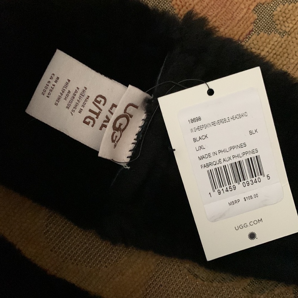 UGG Reversible Leather & Shearling Headband - Picture 9 of 9